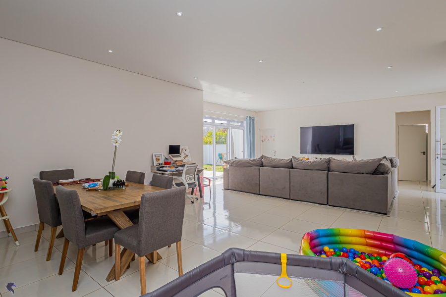 6 Bedroom Property for Sale in Country Club Western Cape